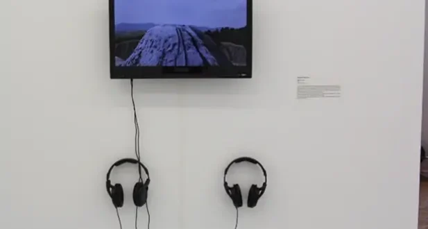 Ode à la boue. -Bombyx collectif